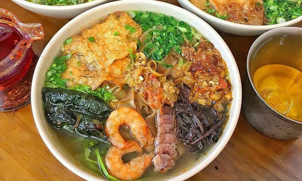 Điểm danh những Qu&aacute;n ăn vặt ngon ở Hải Ph&ograve;ng 4