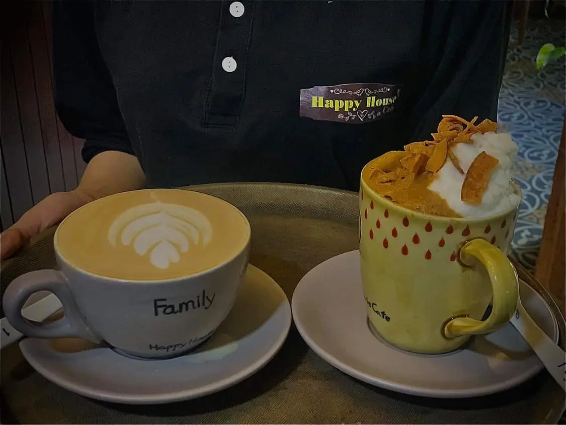 Happy House Cafe - Qu&aacute;n cafe c&aacute; Koi độc đ&aacute;o giữa l&ograve;ng Hải Ph&ograve;ng 3