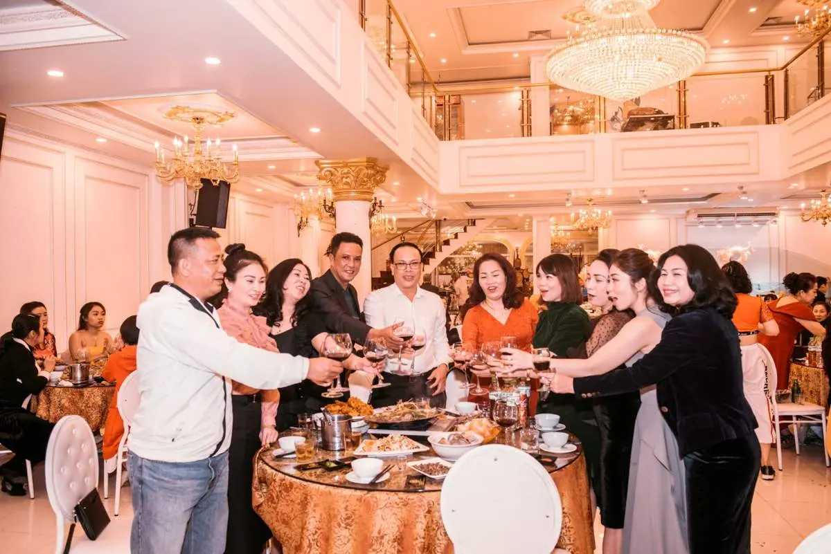 Lạc lối tại thi&ecirc;n đường hải sản Ngư Trường Buffet Hải Sản Hải Ph&ograve;ng 27