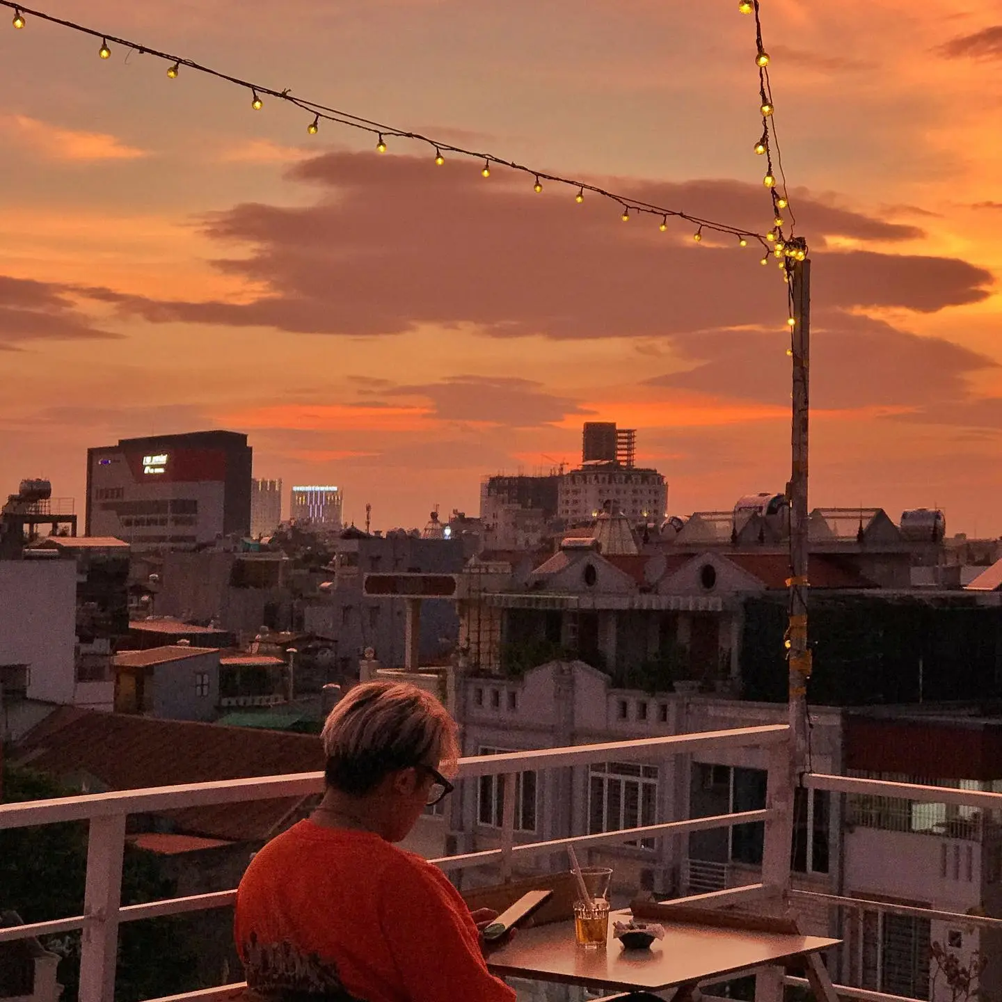 Lắng đọng ch&uacute;t b&igrave;nh y&ecirc;n tại Rooftop Cafe BREATHE Hải Ph&ograve;ng 7