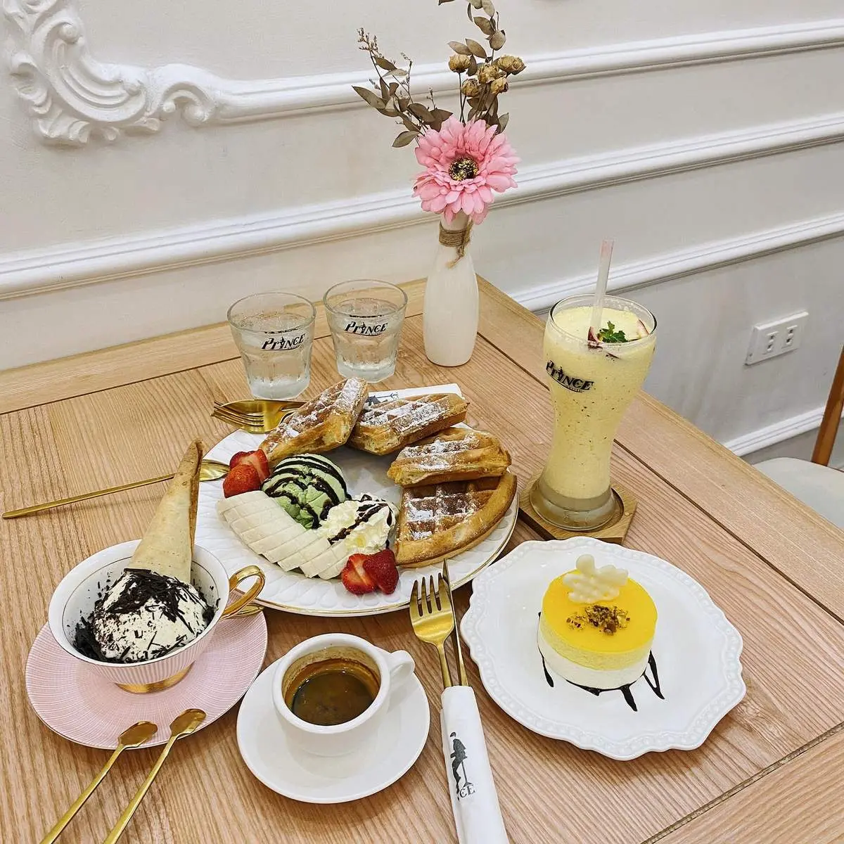 Lưu đầy bộ nhớ ảnh với các quán cafe sống ảo Hải Phòng 14