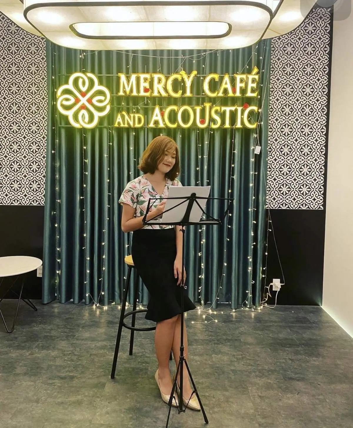 Mercy Caf&eacute; and Bread - Kh&ocirc;ng gian &acirc;m nhạc cực chill tại phố M&ecirc; Linh 8
