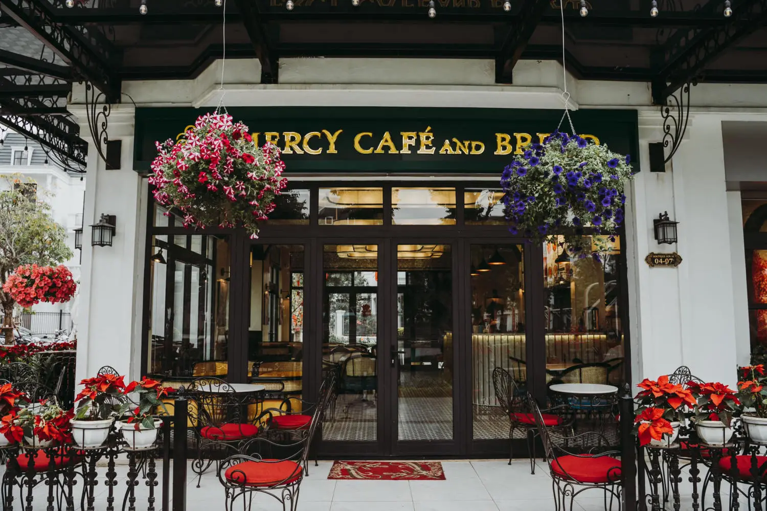 Mercy Caf&eacute; and Bread - Kh&ocirc;ng gian &acirc;m nhạc cực chill tại phố M&ecirc; Linh 10