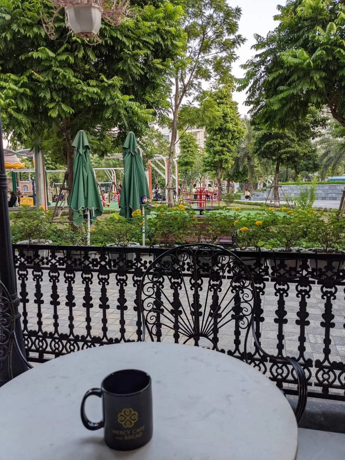 Mercy Caf&eacute; and Bread - Kh&ocirc;ng gian &acirc;m nhạc cực chill tại phố M&ecirc; Linh 14