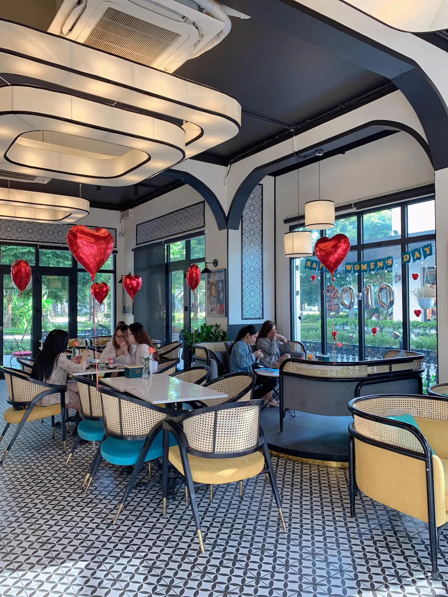 Mercy Caf&eacute; and Bread - Kh&ocirc;ng gian &acirc;m nhạc cực chill tại phố M&ecirc; Linh 12