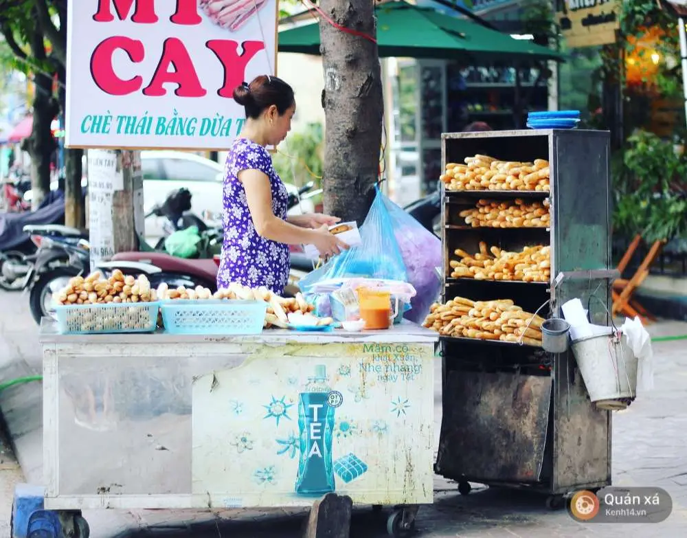 Ngất ng&acirc;y với B&aacute;nh m&igrave; cay B&agrave; Gi&agrave; Hải Ph&ograve;ng chỉ từ 2.000 đồng một ổ 5
