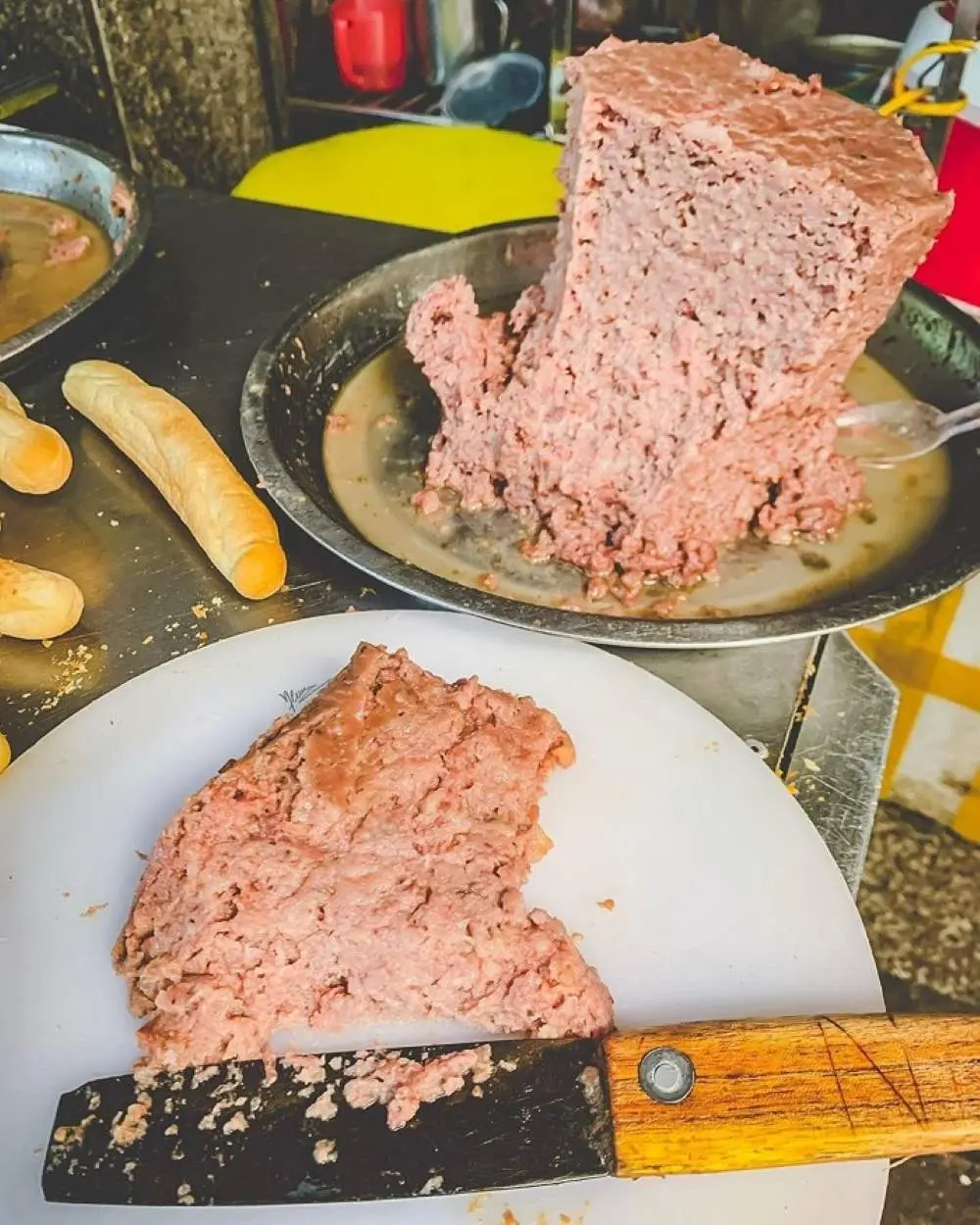 Ngất ng&acirc;y với B&aacute;nh m&igrave; cay B&agrave; Gi&agrave; Hải Ph&ograve;ng chỉ từ 2.000 đồng một ổ 2
