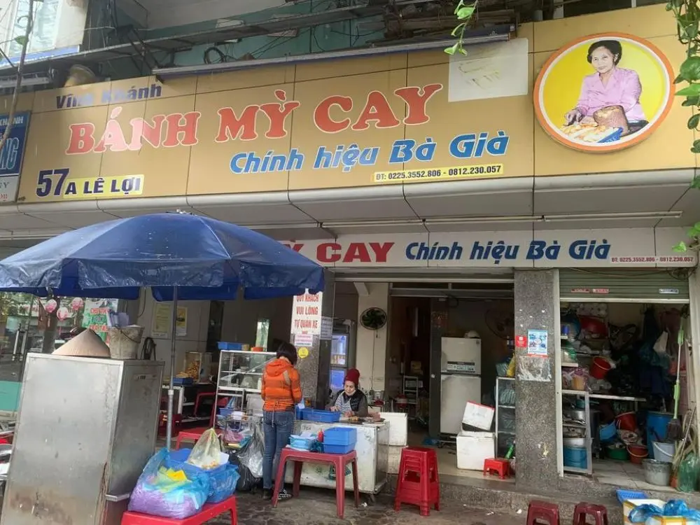 Ngất ng&acirc;y với B&aacute;nh m&igrave; cay B&agrave; Gi&agrave; Hải Ph&ograve;ng chỉ từ 2.000 đồng một ổ 11