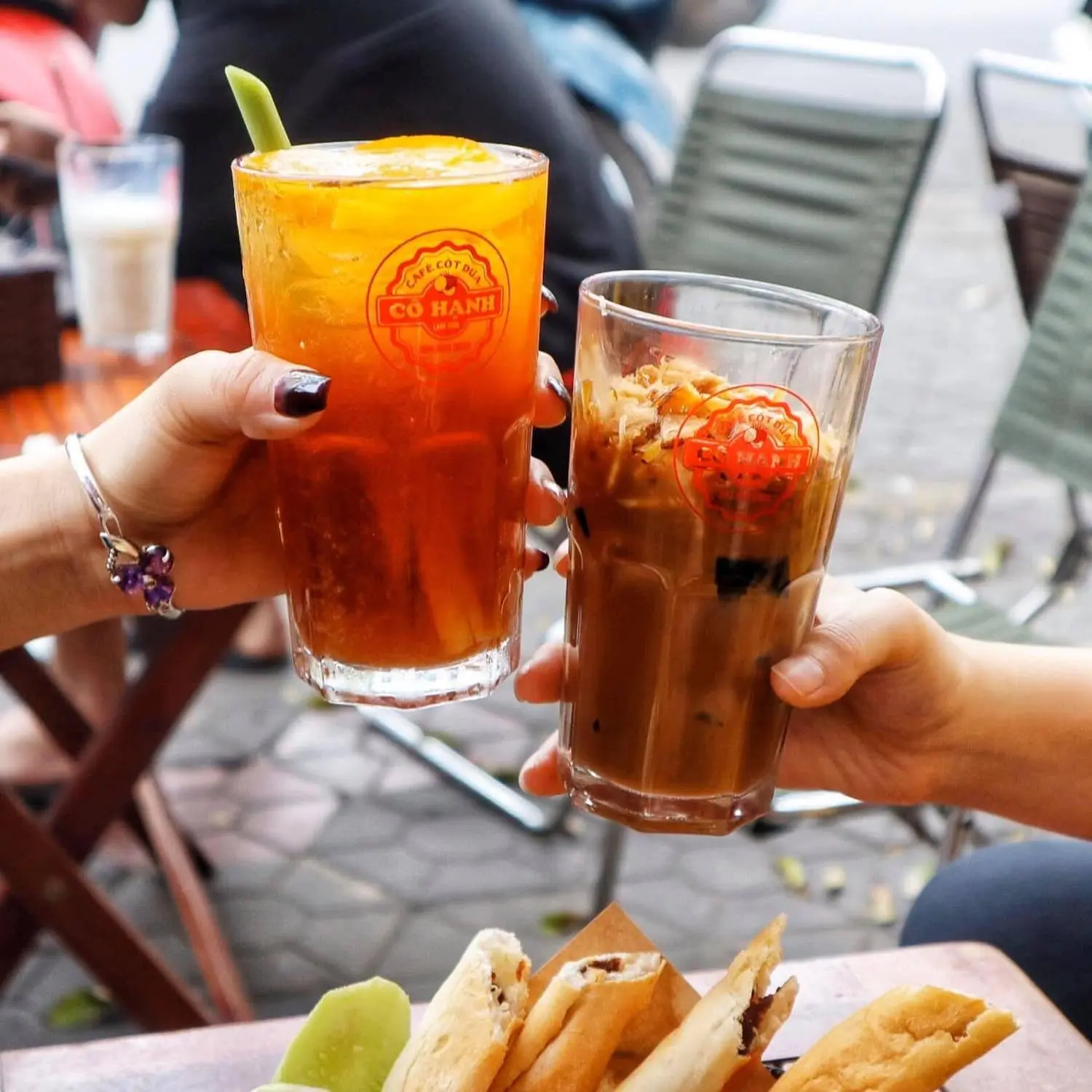 Ng&acirc;y ngất với qu&aacute;n C&agrave; ph&ecirc; cốt dừa c&ocirc; Hạnh ở Hải Ph&ograve;ng 8