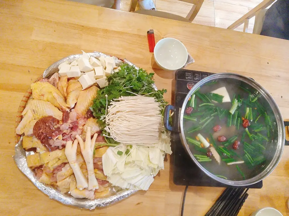 Nh&agrave; h&agrave;ng Qu&aacute;n L&aacute; Hải Ph&ograve;ng - Hương vị ẩm thực đồng qu&ecirc; T&acirc;y Bắc 9