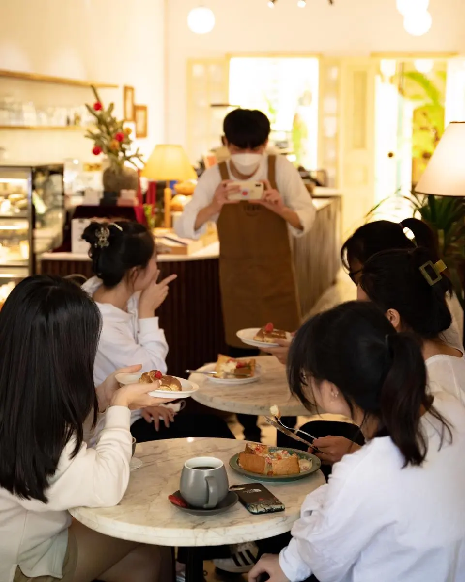 No 1986 Coffee chiếm trọn spotlight với lối kiến tr&uacute;c kh&aacute;c lạ giữa l&ograve;ng Đất Cảng 13