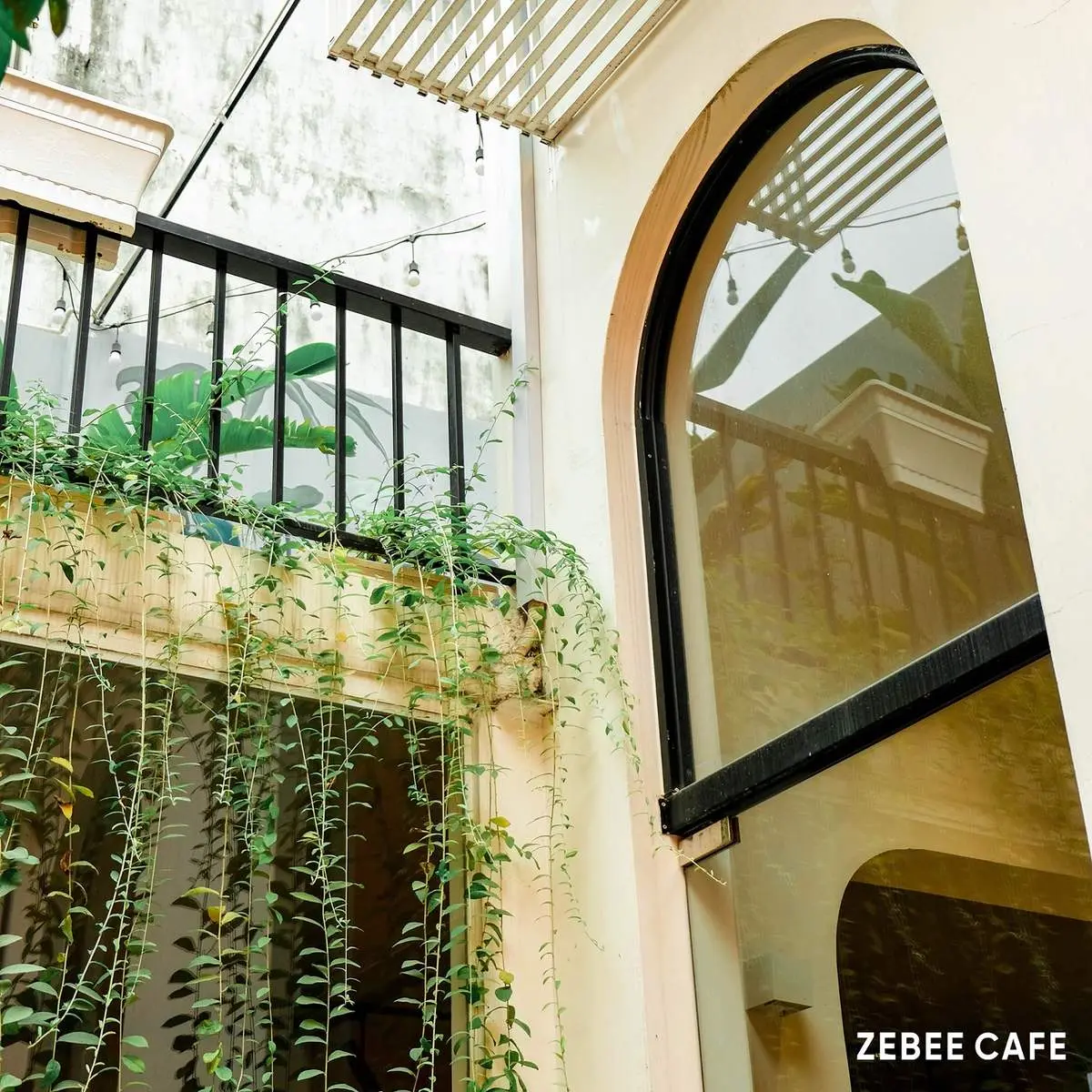 Sa v&agrave;o lưới t&igrave;nh của những thức uống tại Zebee Cafe Lạch Tray 15