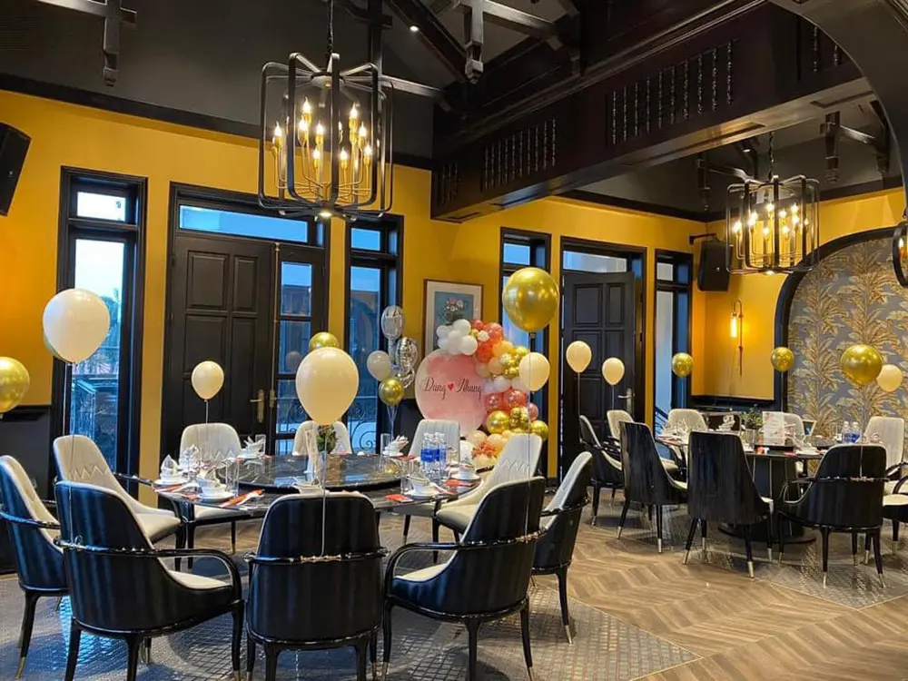 Tận hưởng tinh hoa ẩm thực tại Nh&agrave; h&agrave;ng Ng&oacute;i Đỏ 12