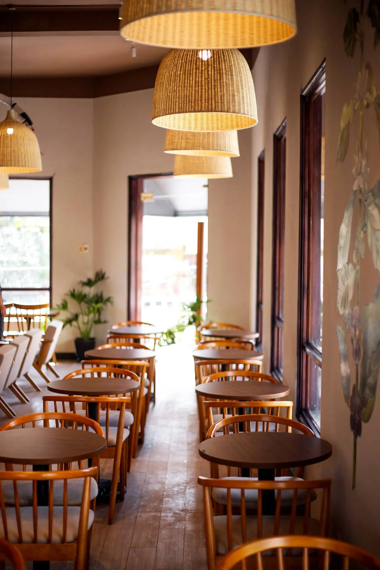 The Coffee House Cầu Đất, b&ocirc;ng sen trắng mọc giữa g&oacute;c ng&atilde; tư Lương Kh&aacute;nh Thiện 4