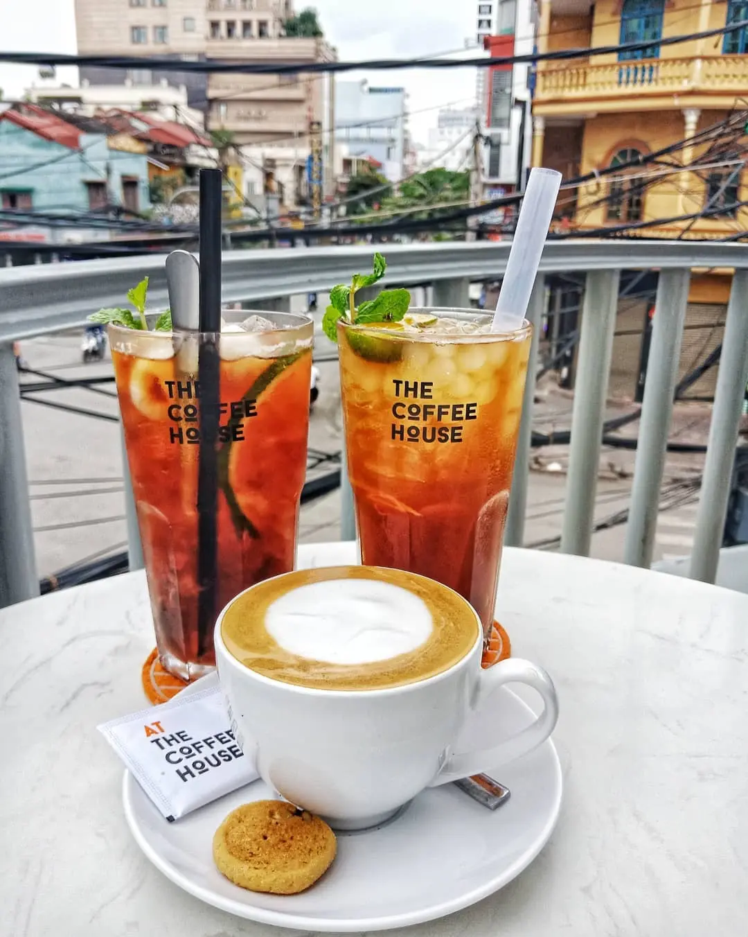The Coffee House Cầu Đất, b&ocirc;ng sen trắng mọc giữa g&oacute;c ng&atilde; tư Lương Kh&aacute;nh Thiện 10