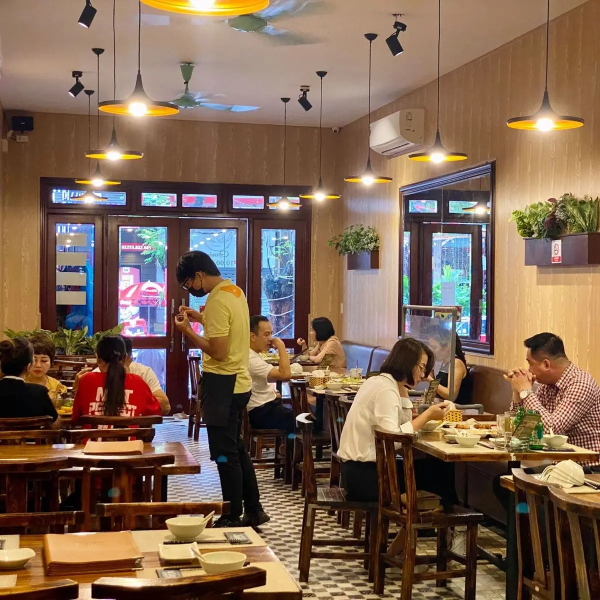 Thưởng thức đại tiệc thịnh soạn tại Nh&agrave; h&agrave;ng Cơm g&agrave; Singapore 23