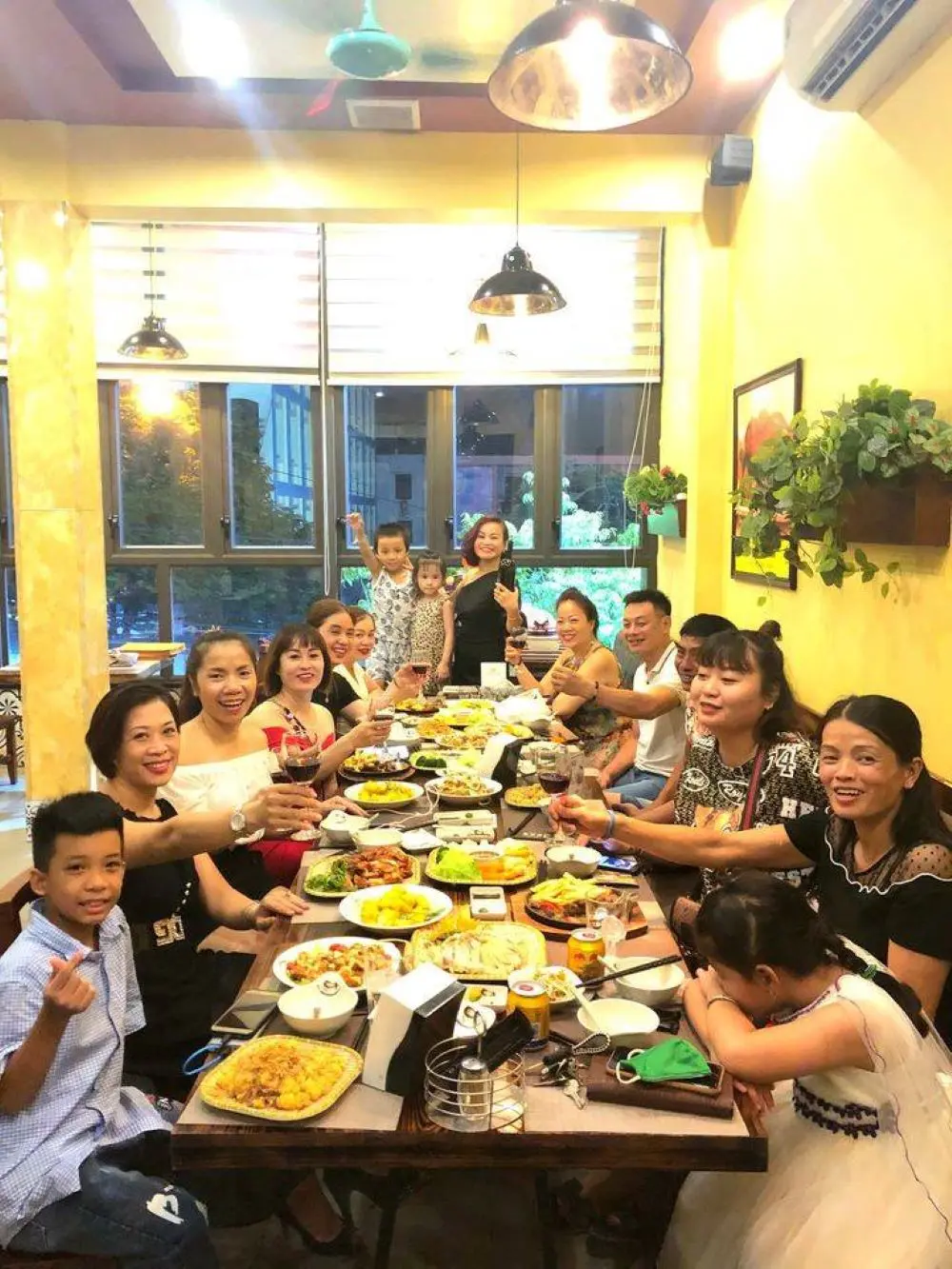Thưởng thức đại tiệc thịnh soạn tại Nh&agrave; h&agrave;ng Cơm g&agrave; Singapore 27