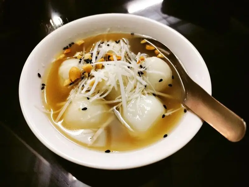 Thưởng thức sủi d&igrave;n Hải Ph&ograve;ng tại 6 qu&aacute;n ngon trọn vị đất Cảng 3