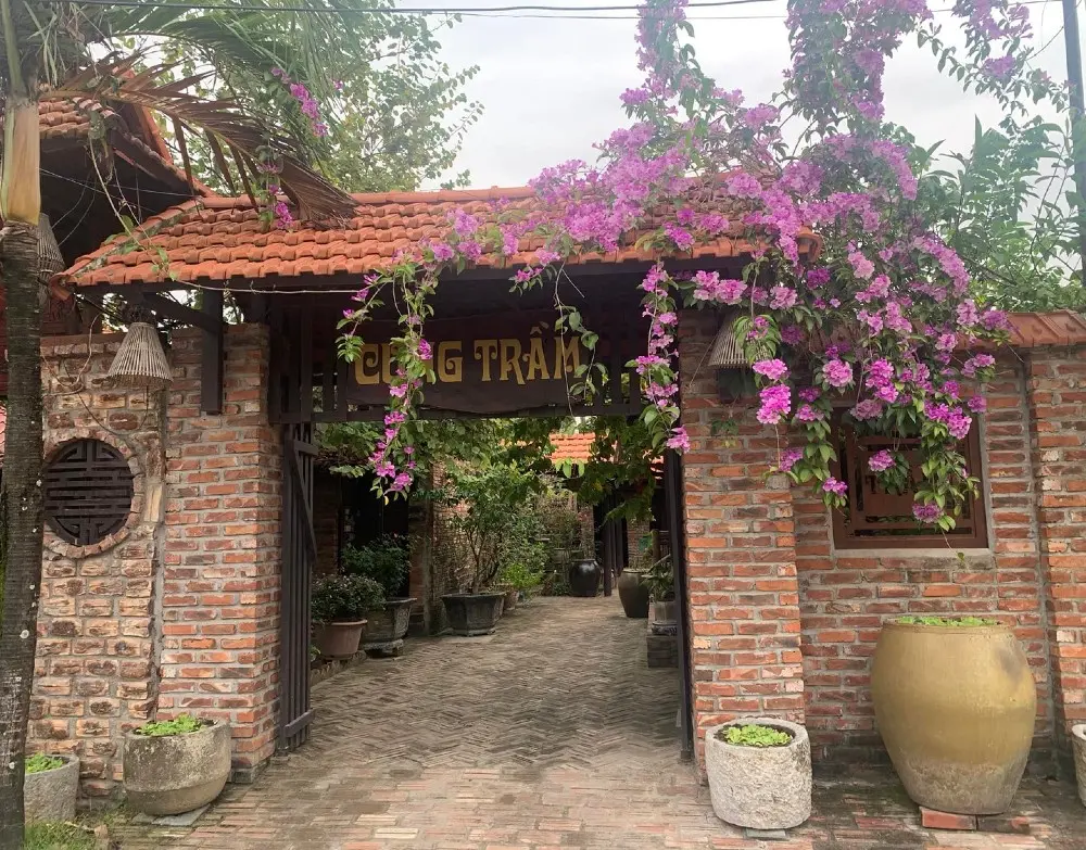 Cung Trầm Cafe Ẩm Thực với vẻ đẹp yên bình, hoài cổ