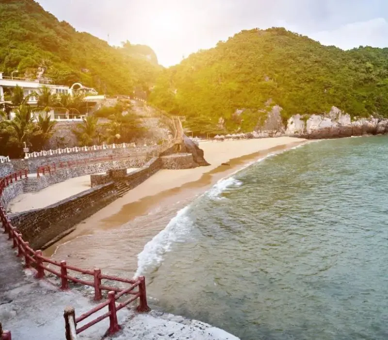 Bãi biển Cát Cò 3 hoang sơ, yên tĩnh và đẹp nhất đảo Cát Bà