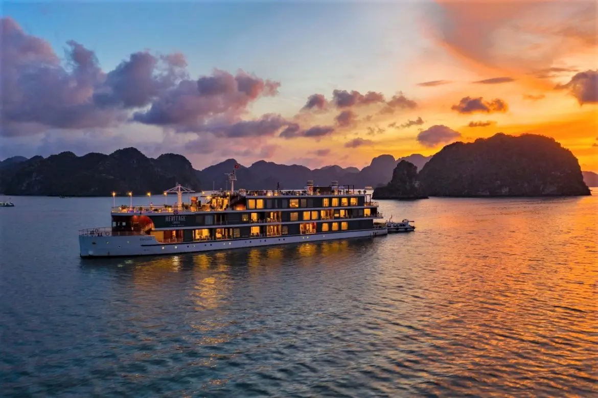 Đ&oacute;n xem Review 1 ng&agrave;y ở Lan Hạ của c&ocirc; n&agrave;ng Linh Trần 3