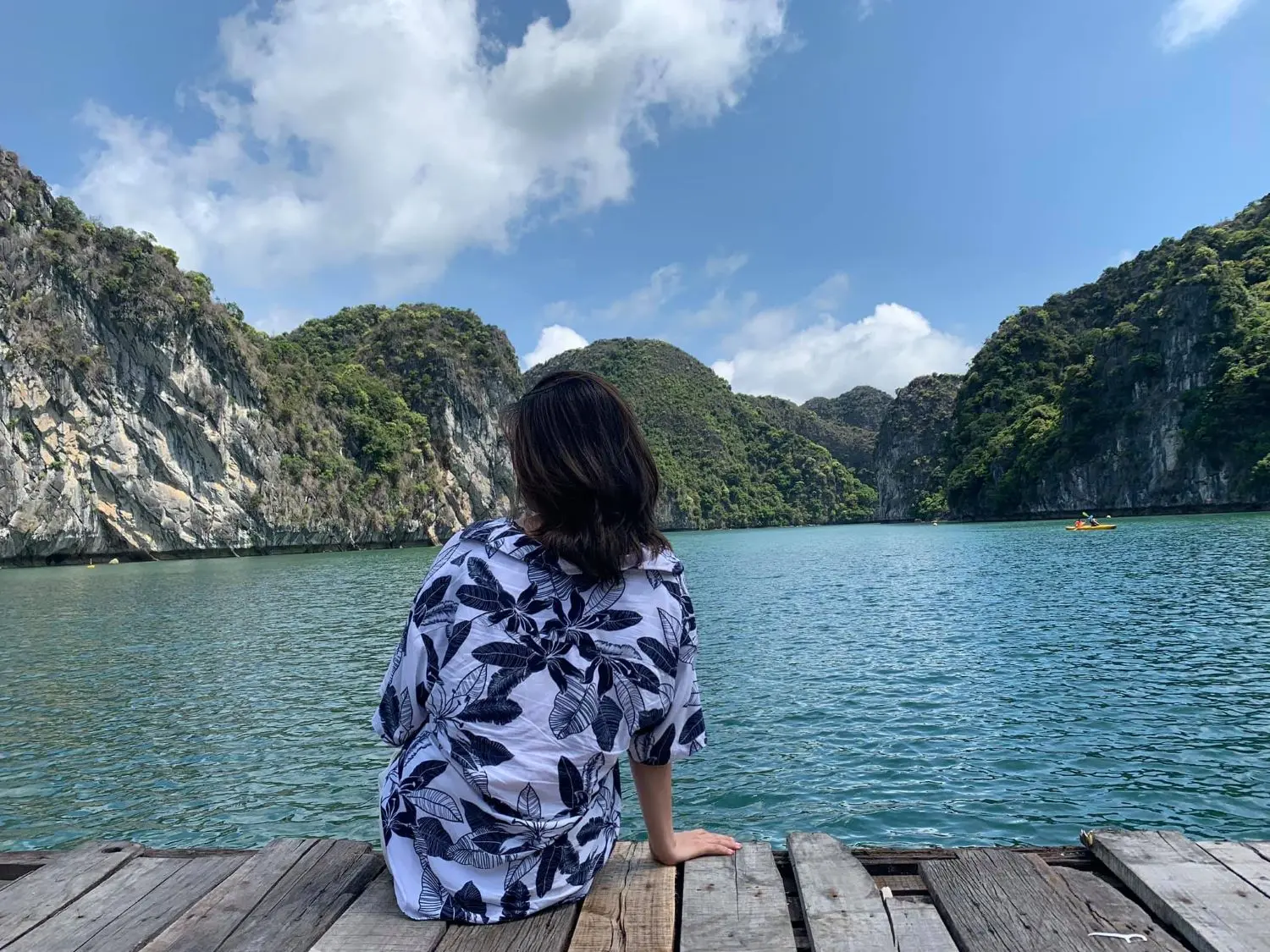 Đ&oacute;n xem Review 1 ng&agrave;y ở Lan Hạ của c&ocirc; n&agrave;ng Linh Trần 7