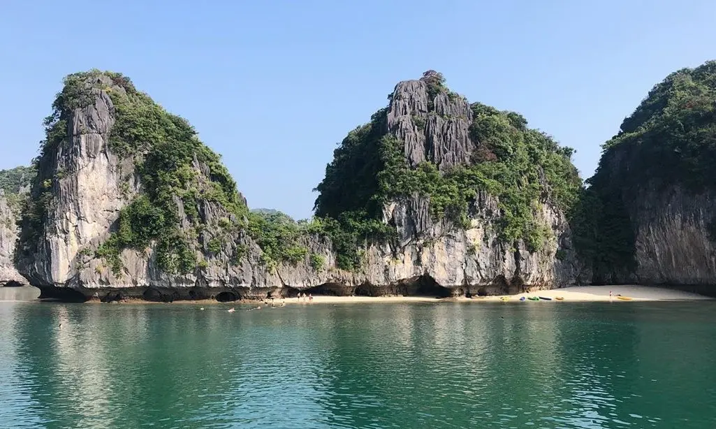 Đ&oacute;n xem Review 1 ng&agrave;y ở Lan Hạ của c&ocirc; n&agrave;ng Linh Trần 5