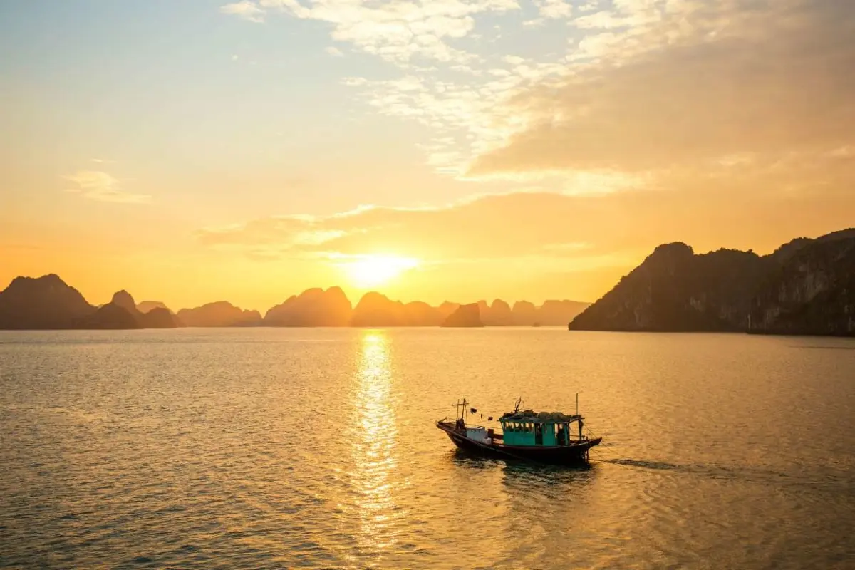 Gợi &yacute; Lịch tr&igrave;nh kh&aacute;m ph&aacute; vịnh Lan Hạ 1 ng&agrave;y cực hot 13