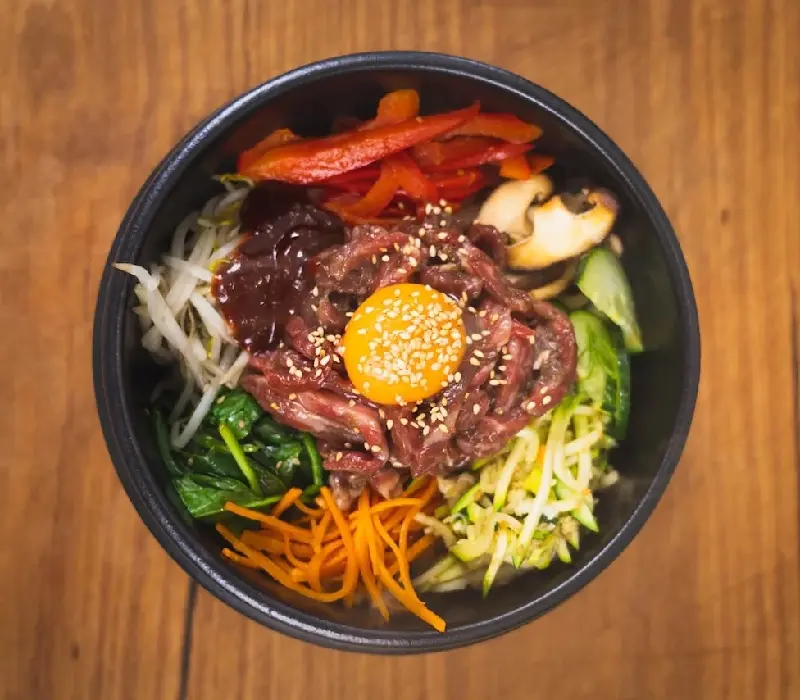 Bibimbap là gì? Tìm hiểu món cơm trộn Hàn Quốc hot toàn cầu