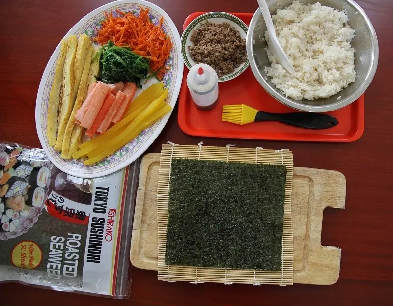 Kimbap: M&oacute;n ăn đường phố &ldquo;quốc d&acirc;n&rdquo; mang đậm hương vị H&agrave;n 9