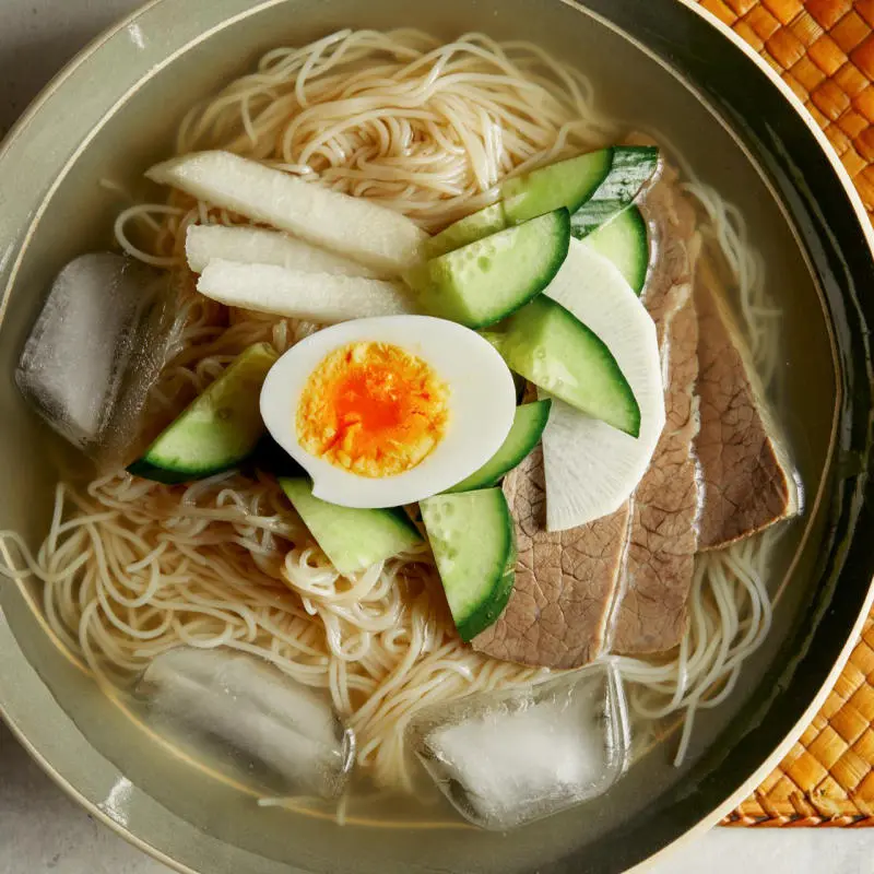 M&ecirc; mẩn trước m&oacute;n m&igrave; lạnh Naengmyeon nổi tiếng ở H&agrave;n Quốc 4