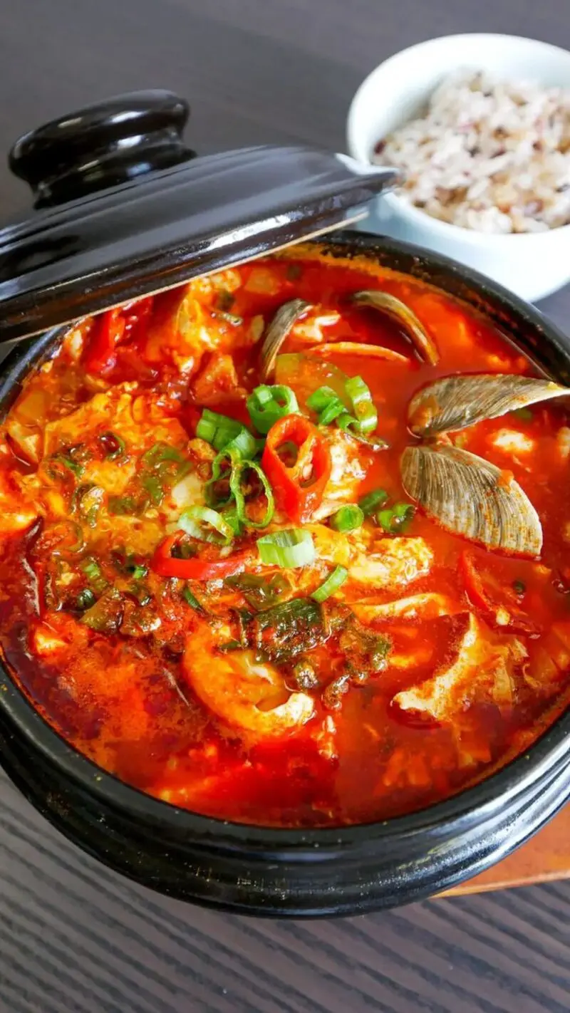 Sundubu Jjigae: M&oacute;n canh đậu phụ non nổi tiếng xứ kim chi 4