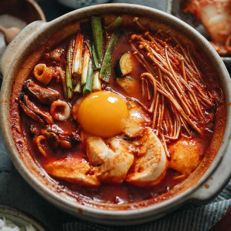 Sundubu Jjigae: M&oacute;n canh đậu phụ non nổi tiếng xứ kim chi 2