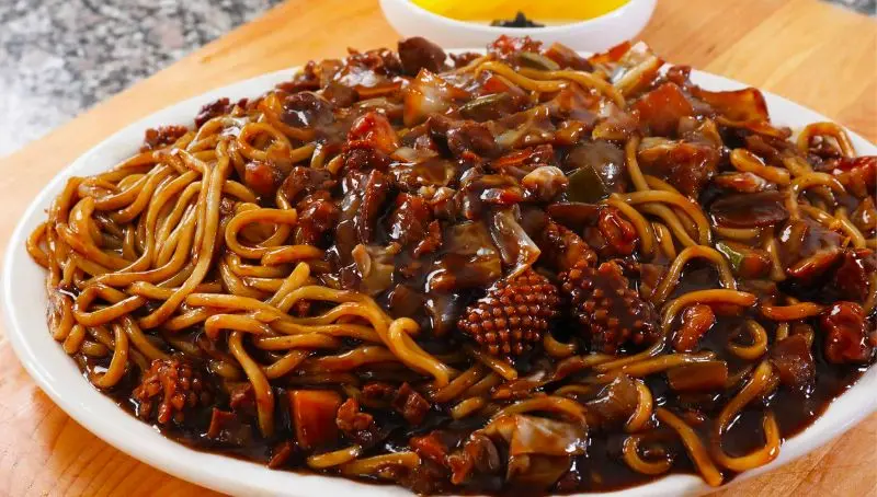 Thưởng thức Jajangmyeon – Món mì đen trứ danh xứ Hàn 9