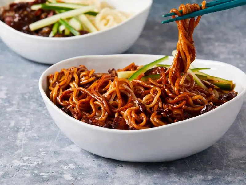 Thưởng thức Jajangmyeon – Món mì đen trứ danh xứ Hàn 6