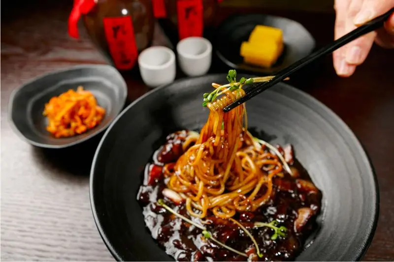 Thưởng thức Jajangmyeon – Món mì đen trứ danh xứ Hàn 3