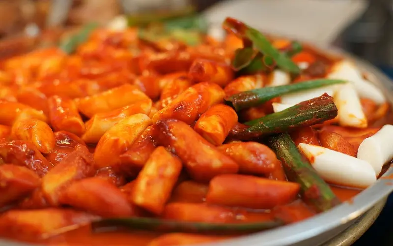 Tokbokki H&agrave;n Quốc g&acirc;y sốt to&agrave;n cầu c&oacute; g&igrave; đặc biệt? 2
