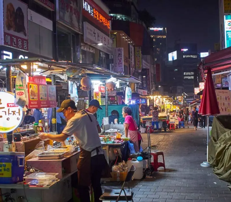 Check-in mỏi chân Seoul về đêm cực sôi động và thú vị