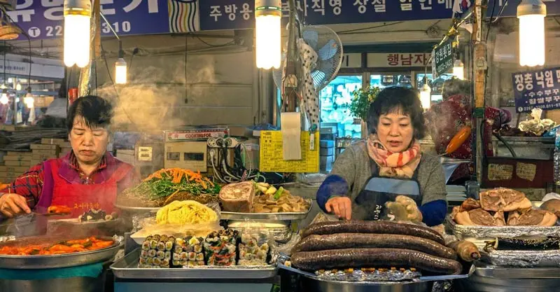 Kh&aacute;m ph&aacute; chợ Dongdaemun, thi&ecirc;n đường mua sắm về đ&ecirc;m của Seoul 9