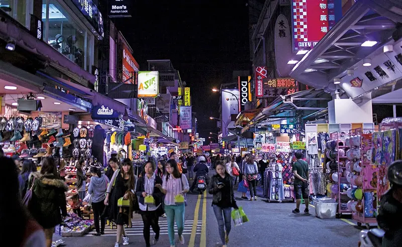 Kh&aacute;m ph&aacute; chợ Dongdaemun, thi&ecirc;n đường mua sắm về đ&ecirc;m của Seoul 5