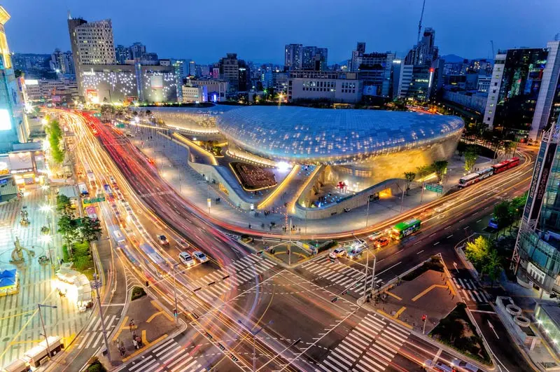 Kh&aacute;m ph&aacute; chợ Dongdaemun, thi&ecirc;n đường mua sắm về đ&ecirc;m của Seoul 3