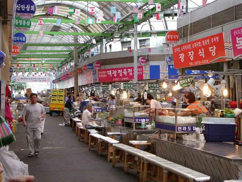 Kh&aacute;m ph&aacute; chợ Dongdaemun, thi&ecirc;n đường mua sắm về đ&ecirc;m của Seoul 12