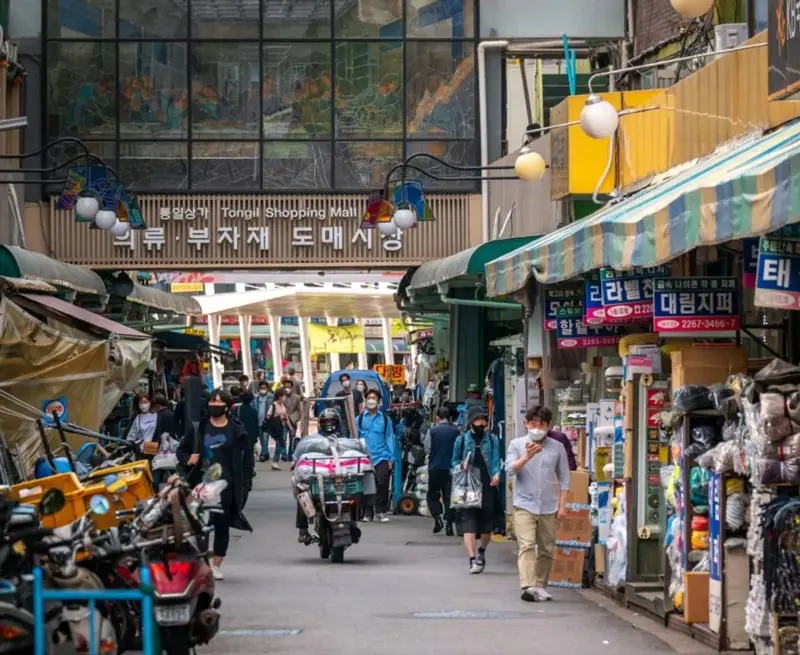 Kh&aacute;m ph&aacute; chợ Dongdaemun, thi&ecirc;n đường mua sắm về đ&ecirc;m của Seoul 11