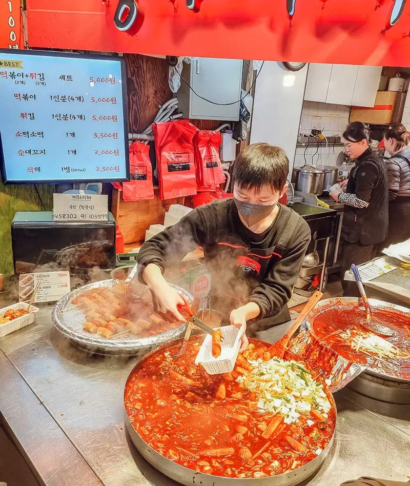 Kh&aacute;m ph&aacute; chợ Gwangjang, thưởng thức ẩm thực đường phố H&agrave;n Quốc 7