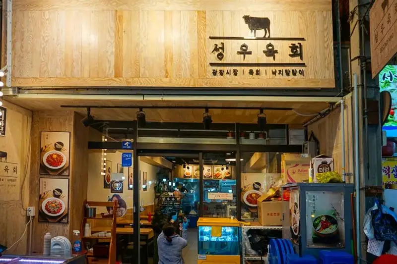 Kh&aacute;m ph&aacute; chợ Gwangjang, thưởng thức ẩm thực đường phố H&agrave;n Quốc 13