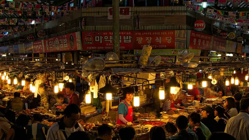 Kh&aacute;m ph&aacute; chợ Gwangjang, thưởng thức ẩm thực đường phố H&agrave;n Quốc 4