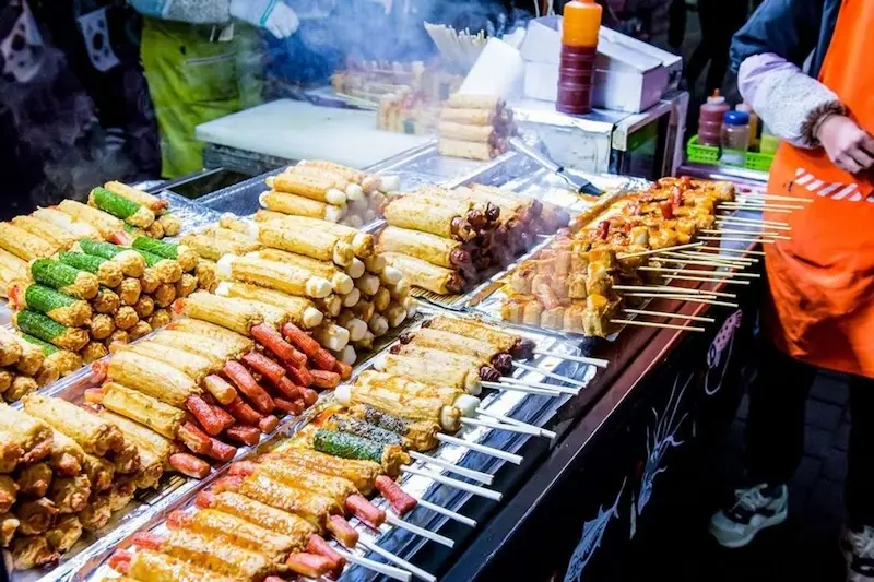 Kh&aacute;m ph&aacute; Myeongdong, con phố sầm uất với h&agrave;ng loạt điều th&uacute; vị 3