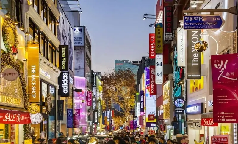 Kh&aacute;m ph&aacute; Myeongdong, con phố sầm uất với h&agrave;ng loạt điều th&uacute; vị 9