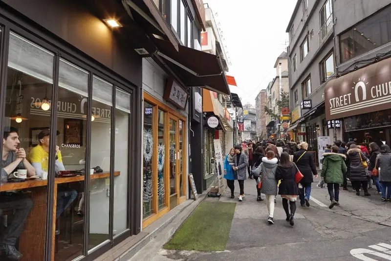 Phố Itaewon trạm dừng ch&acirc;n kh&ocirc;ng ngủ ở Seoul H&agrave;n Quốc 8
