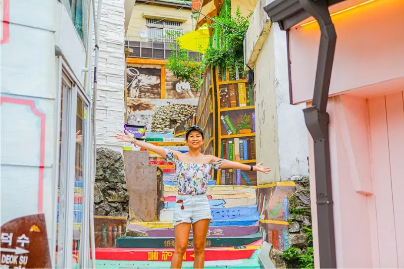 Vẻ đẹp đa sắc m&agrave;u của l&agrave;ng văn h&oacute;a Gamcheon tr&ecirc;n từng bước ch&acirc;n 8